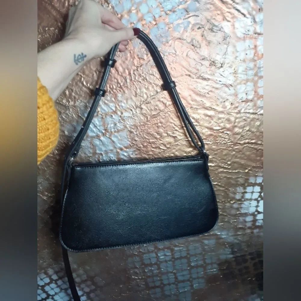 Zara Minimalist Black Faux Leather Shoulder Bag - Picture 14 of 16